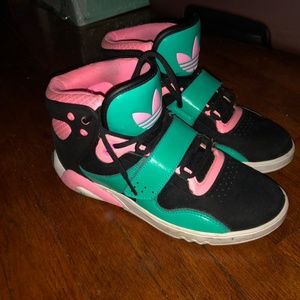 ADIDAS | Roundhouse Sneakers Size 7, Pink & Green